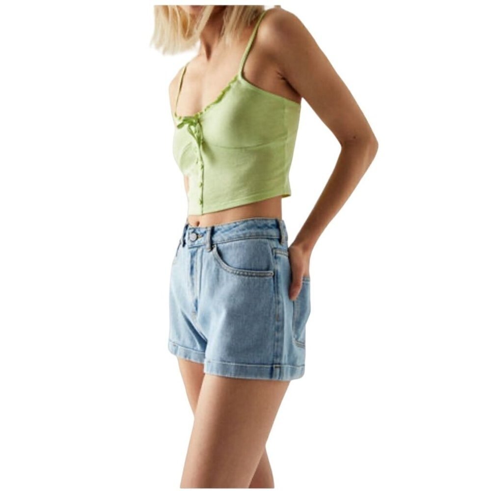 NWT Pac Sun Size 24 Denim Mom Short Light Wash Roll Cuff